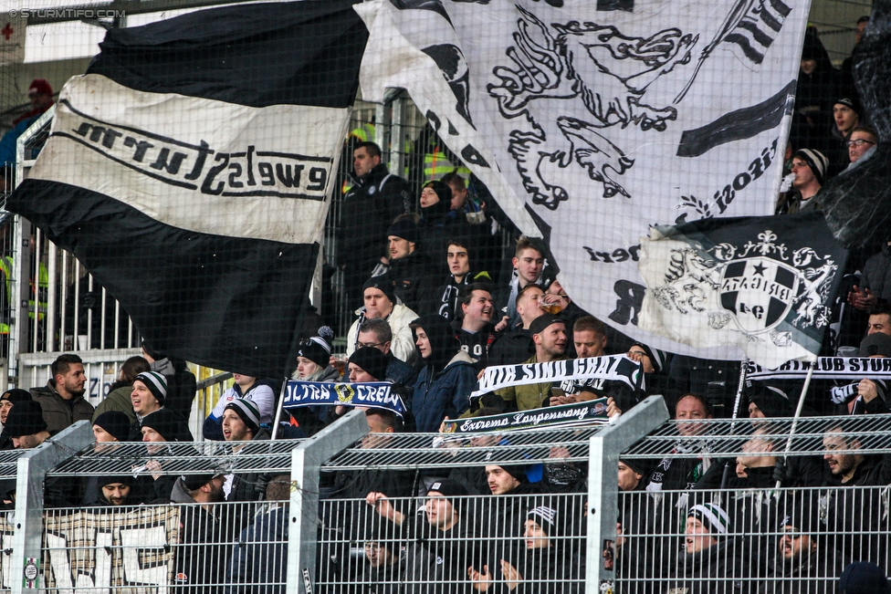 LASK - Sturm Graz
Oesterreichische Fussball Bundesliga, 25. Runde, LASK - SK Sturm Graz, Waldstadion Pasching, 03.03.2018. 

Foto zeigt Fans von Sturm
