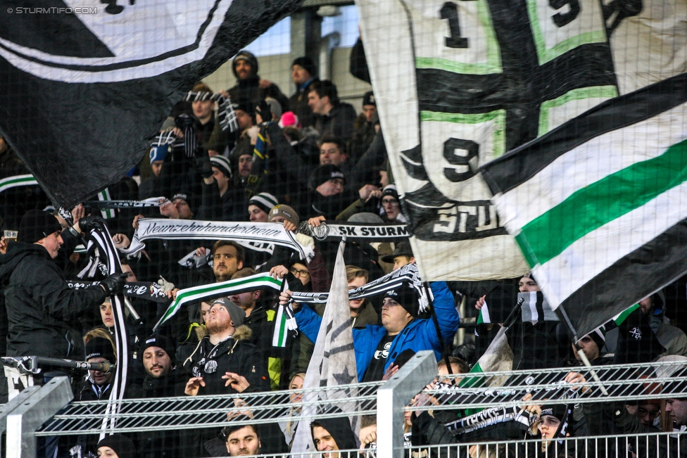 LASK - Sturm Graz
Oesterreichische Fussball Bundesliga, 25. Runde, LASK - SK Sturm Graz, Waldstadion Pasching, 03.03.2018. 

Foto zeigt Fans von Sturm
