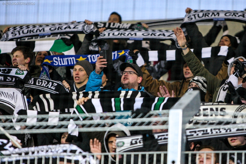 LASK - Sturm Graz
Oesterreichische Fussball Bundesliga, 25. Runde, LASK - SK Sturm Graz, Waldstadion Pasching, 03.03.2018. 

Foto zeigt Fans von Sturm
