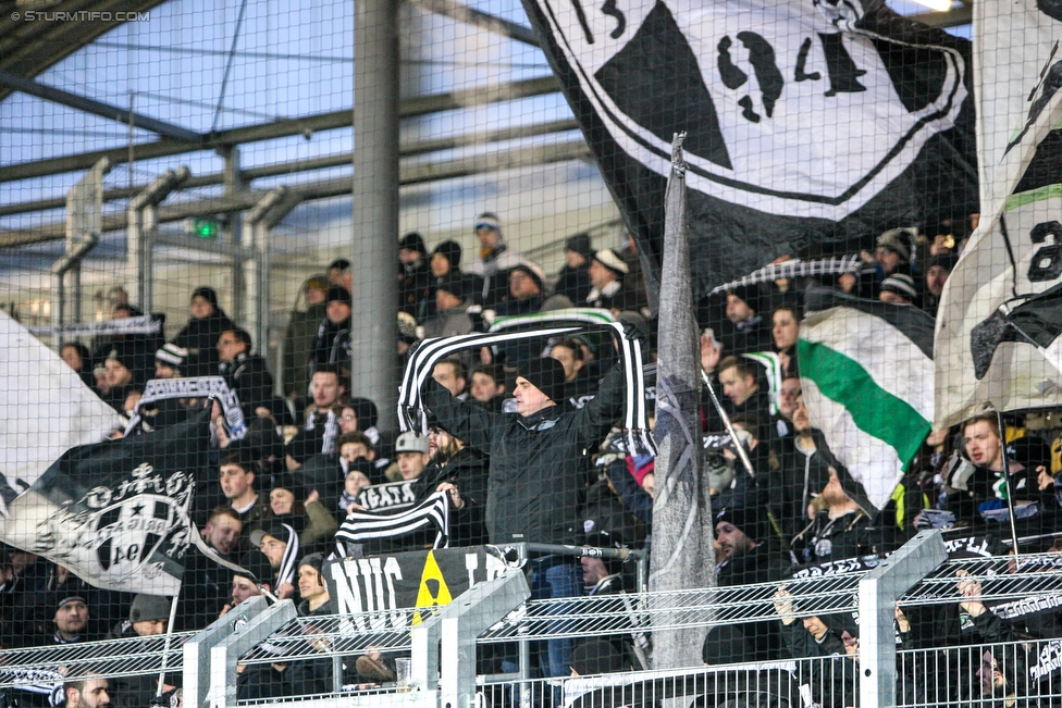 LASK - Sturm Graz
Oesterreichische Fussball Bundesliga, 25. Runde, LASK - SK Sturm Graz, Waldstadion Pasching, 03.03.2018. 

Foto zeigt Fans von Sturm
