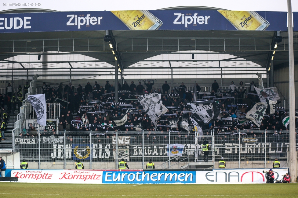 LASK - Sturm Graz
Oesterreichische Fussball Bundesliga, 25. Runde, LASK - SK Sturm Graz, Waldstadion Pasching, 03.03.2018. 

Foto zeigt Fans von Sturm
