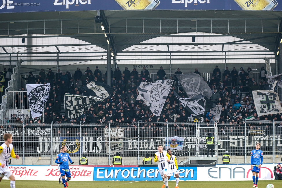 LASK - Sturm Graz
Oesterreichische Fussball Bundesliga, 25. Runde, LASK - SK Sturm Graz, Waldstadion Pasching, 03.03.2018. 

Foto zeigt Fans von Sturm
