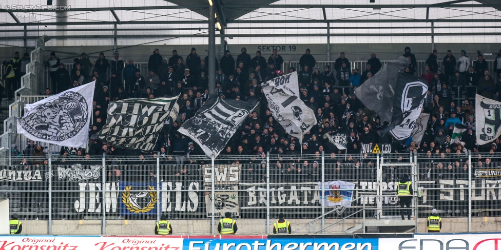 LASK - Sturm Graz
Oesterreichische Fussball Bundesliga, 25. Runde, LASK - SK Sturm Graz, Waldstadion Pasching, 03.03.2018. 

Foto zeigt Fans von Sturm
