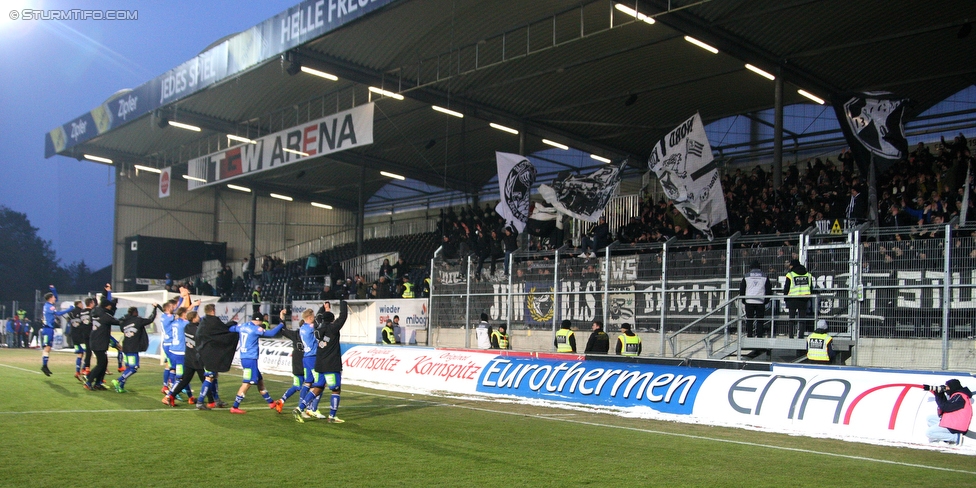 LASK - Sturm Graz
Oesterreichische Fussball Bundesliga, 25. Runde, LASK - SK Sturm Graz, Waldstadion Pasching, 03.03.2018. 

Foto zeigt die Mannschaft von Sturm und Fans von Sturm
Schlüsselwörter: jubel