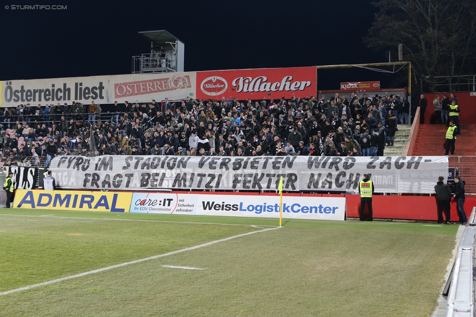 Admira Wacker - Sturm Graz
Oesterreichische Fussball Bundesliga, 26. Runde, FC Admira Wacker Moedling - SK Sturm Graz, Stadion Suedstadt Maria Enzersdorf, 10.03.2018. 

Foto zeigt Fans von Sturm mit einem Spruchband
Schlüsselwörter: protest