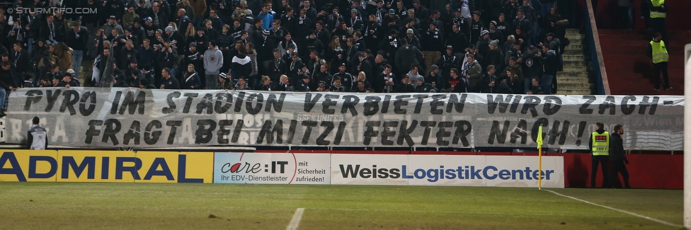 Admira Wacker - Sturm Graz
Oesterreichische Fussball Bundesliga, 26. Runde, FC Admira Wacker Moedling - SK Sturm Graz, Stadion Suedstadt Maria Enzersdorf, 10.03.2018. 

Foto zeigt Fans von Sturm mit einem Spruchband
Schlüsselwörter: protest