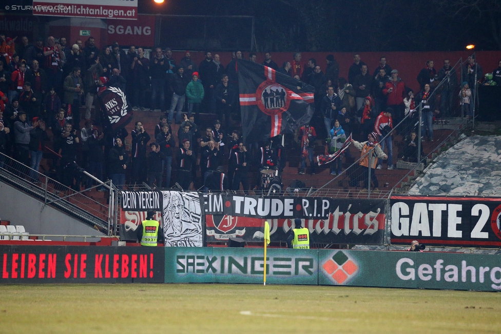 Admira Wacker - Sturm Graz
Oesterreichische Fussball Bundesliga, 26. Runde, FC Admira Wacker Moedling - SK Sturm Graz, Stadion Suedstadt Maria Enzersdorf, 10.03.2018. 

Foto zeigt Fans von Sturm
