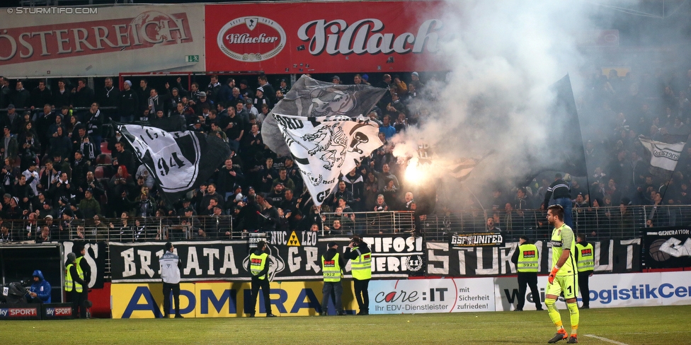 Admira Wacker - Sturm Graz
Oesterreichische Fussball Bundesliga, 26. Runde, FC Admira Wacker Moedling - SK Sturm Graz, Stadion Suedstadt Maria Enzersdorf, 10.03.2018. 

Foto zeigt Fans von Sturm
Schlüsselwörter: pyrotechnik