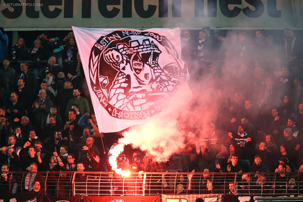 Admira Wacker - Sturm Graz
Oesterreichische Fussball Bundesliga, 26. Runde, FC Admira Wacker Moedling - SK Sturm Graz, Stadion Suedstadt Maria Enzersdorf, 10.03.2018. 

Foto zeigt Fans von Sturm
Schlüsselwörter: pyrotechnik