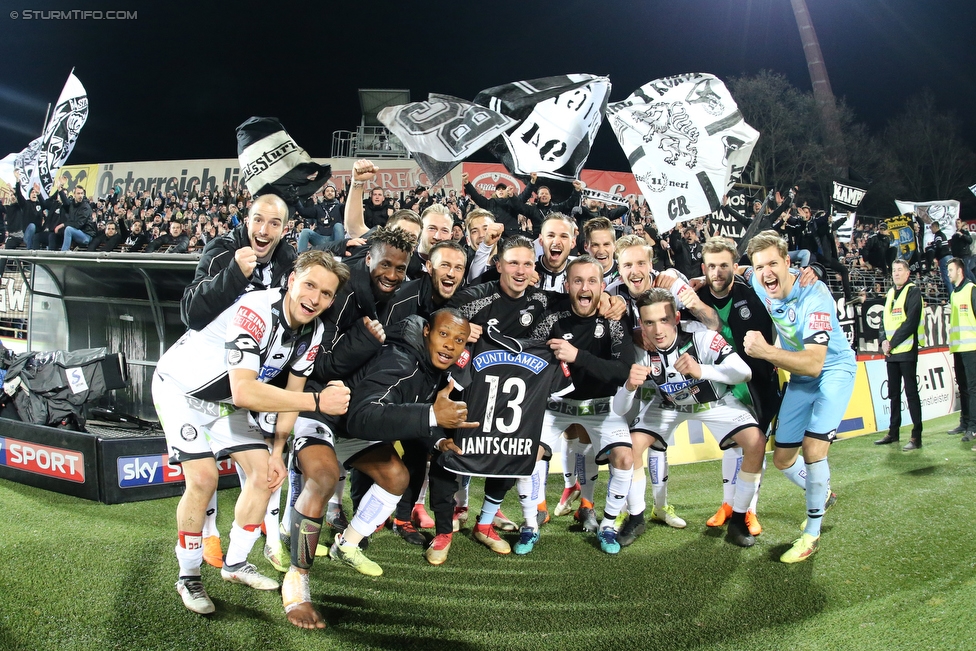 Admira Wacker - Sturm Graz
Oesterreichische Fussball Bundesliga, 26. Runde, FC Admira Wacker Moedling - SK Sturm Graz, Stadion Suedstadt Maria Enzersdorf, 10.03.2018. 

Foto zeigt die Mannschaft von Sturm und Fans von Sturm
Schlüsselwörter: jubel