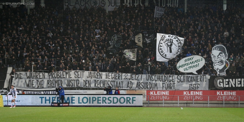 Sturm Graz - Altach
Oesterreichische Fussball Bundesliga, 27. Runde, SK Sturm Graz - SCR Altach, Stadion Liebenau Graz, 17.03.2018. 

Foto zeigt Fans von Sturm mit einem Spruchband
Schlüsselwörter: protest