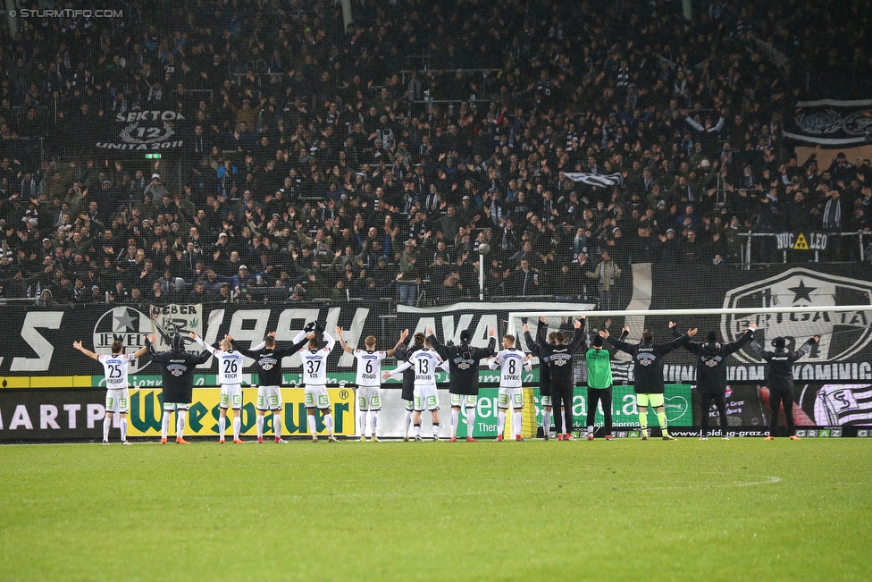 Sturm Graz - Altach
Oesterreichische Fussball Bundesliga, 27. Runde, SK Sturm Graz - SCR Altach, Stadion Liebenau Graz, 17.03.2018. 

Foto zeigt die Mannschaft von Sturm und Fans von Sturm
Schlüsselwörter: jubel