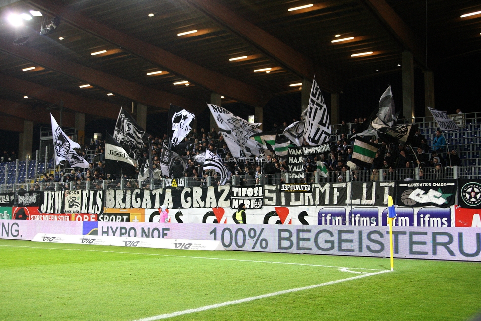 St. Poelten - Sturm Graz
Oesterreichische Fussball Bundesliga, 28. Runde, SKN St. Poelten - SK Sturm Graz, Arena St. Poelten, 31.03.2018. 

Foto zeigt Fans von Sturm
