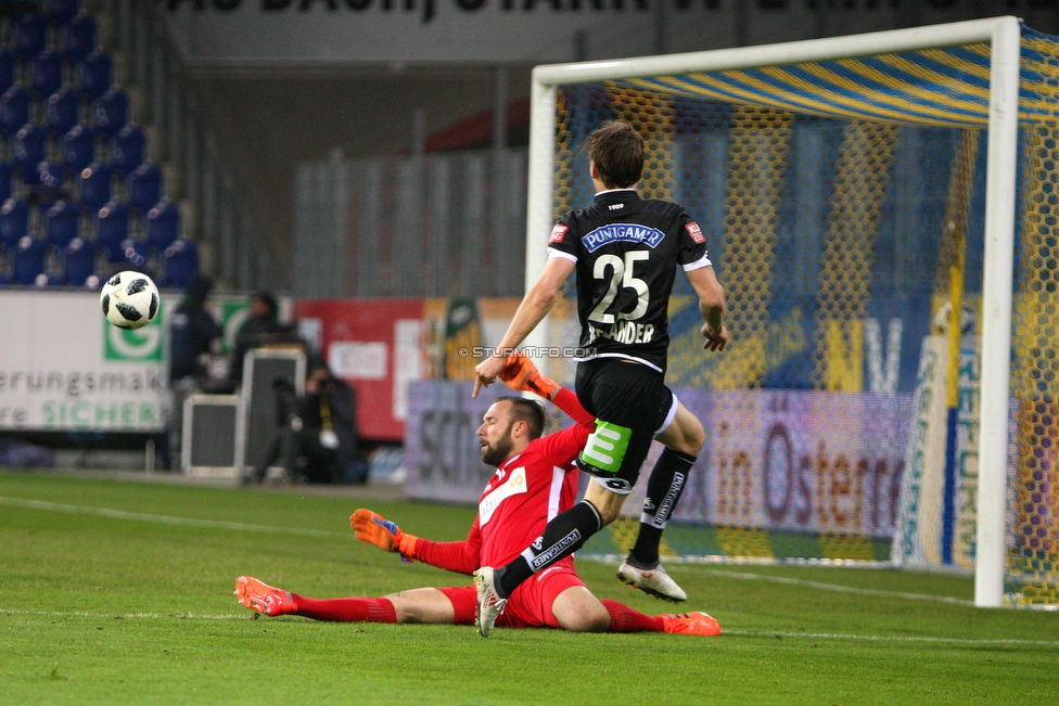 St. Poelten - Sturm Graz
Oesterreichische Fussball Bundesliga, 28. Runde, SKN St. Poelten - SK Sturm Graz, Arena St. Poelten, 31.03.2018. 

Foto zeigt Christoph Riegler (St. Poelten) und Stefan Hierlaender (Sturm)
