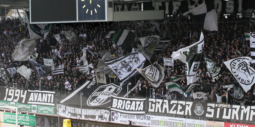 Sturm Graz - Austria Wien
Oesterreichische Fussball Bundesliga, 29. Runde, SK Sturm Graz - FK Austria Wien, Stadion Liebenau Graz, 07.04.2018. 

Foto zeigt Fans von Sturm mit einer Choreografie
