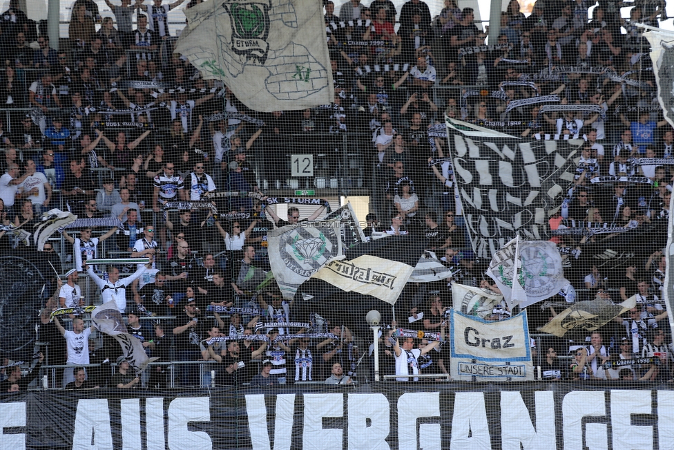 Sturm Graz - Mattersburg
Oesterreichische Fussball Bundesliga, 30. Runde, SK Sturm Graz - SV Mattersburg, Stadion Liebenau Graz, 14.04.2018. 

Foto zeigt Fans von Sturm mit einer Choreografie
