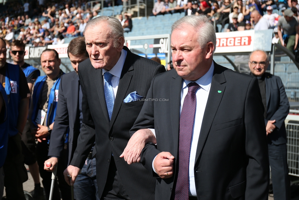 Sturm Graz - Mattersburg
Oesterreichische Fussball Bundesliga, 30. Runde, SK Sturm Graz - SV Mattersburg, Stadion Liebenau Graz, 14.04.2018. 

Foto zeigt Ivica Osim (ehem. Trainer Sturm) und Hermann Schuetzenhoefer (Landeshauptmann)
