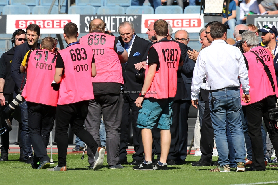 Sturm Graz - Mattersburg
Oesterreichische Fussball Bundesliga, 30. Runde, SK Sturm Graz - SV Mattersburg, Stadion Liebenau Graz, 14.04.2018. 

Foto zeigt Ivica Osim (ehem. Trainer Sturm) und Fotografen
