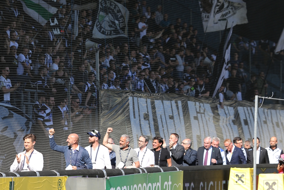 Sturm Graz - Mattersburg
Oesterreichische Fussball Bundesliga, 30. Runde, SK Sturm Graz - SV Mattersburg, Stadion Liebenau Graz, 14.04.2018. 

Foto zeigt die Meistermannschaft von 1998 und Fans von Sturm
