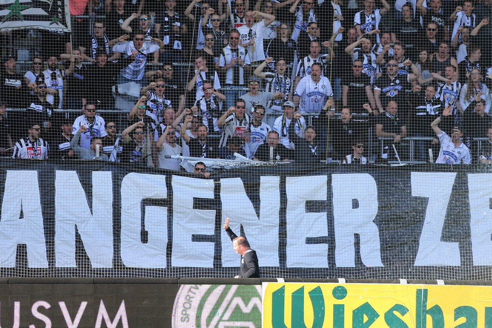 Sturm Graz - Mattersburg
Oesterreichische Fussball Bundesliga, 30. Runde, SK Sturm Graz - SV Mattersburg, Stadion Liebenau Graz, 14.04.2018. 

Foto zeigt Mario Haas (ehem. Spieler Sturm) und Fans von Sturm
