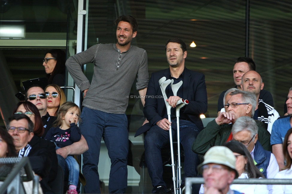 Sturm Graz - Mattersburg
Oesterreichische Fussball Bundesliga, 30. Runde, SK Sturm Graz - SV Mattersburg, Stadion Liebenau Graz, 14.04.2018. 

Foto zeigt Christian Schulz (Sturm) und Franco Foda (Cheftrainer Oesterreich)
