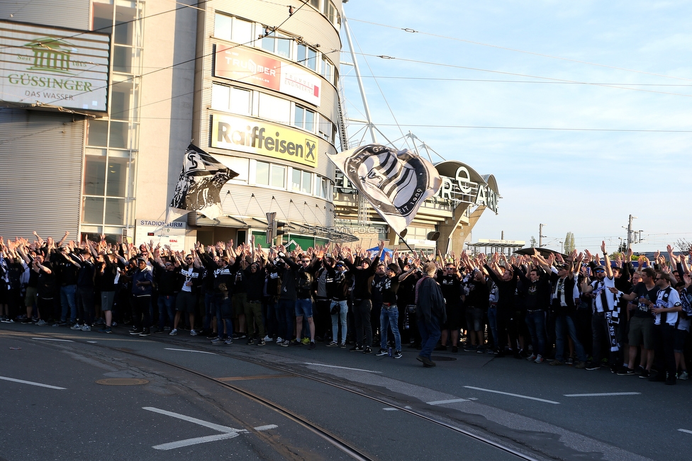 Sturm Graz - Rapid Wien
OEFB Cup, Halbfinale, SK Sturm Graz - SK Rapid Wien, Stadion Liebenau Graz, 18.04.2018. 

Foto zeigt den Empfang vom Mannschaftsbus von Sturm am Stadionvorplatz
