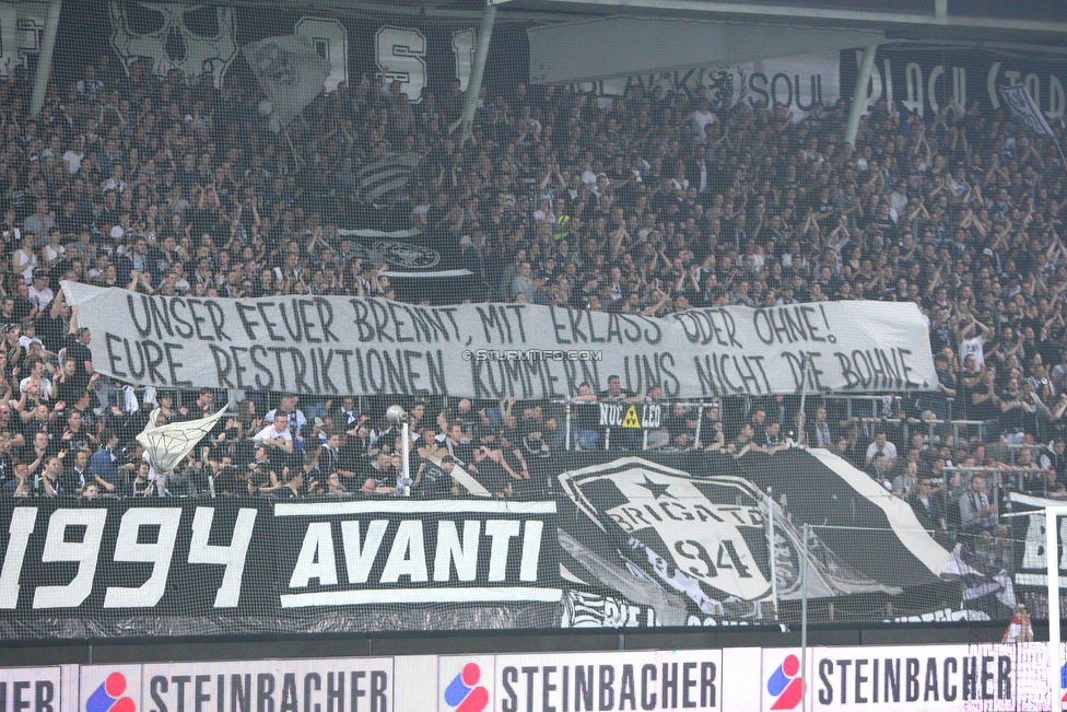 Sturm Graz - Rapid Wien
OEFB Cup, Halbfinale, SK Sturm Graz - SK Rapid Wien, Stadion Liebenau Graz, 18.04.2018. 

Foto zeigt Fans von Sturm mit einem Spruchband
Schlüsselwörter: pyrotechnik