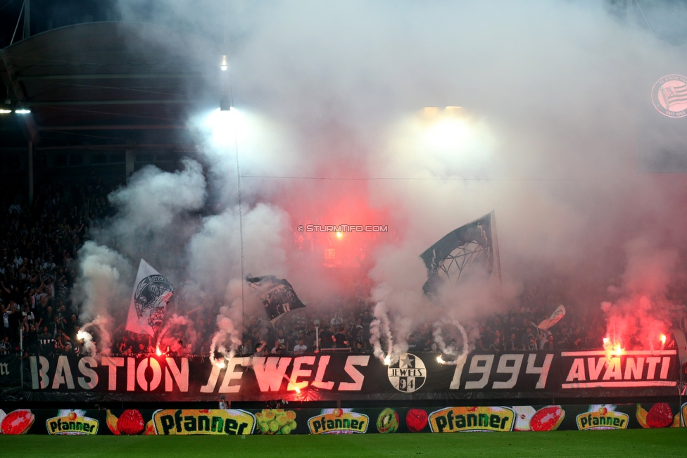 Sturm Graz - Rapid Wien
OEFB Cup, Halbfinale, SK Sturm Graz - SK Rapid Wien, Stadion Liebenau Graz, 18.04.2018. 

Foto zeigt Fans von Sturm
Schlüsselwörter: pyrotechnik