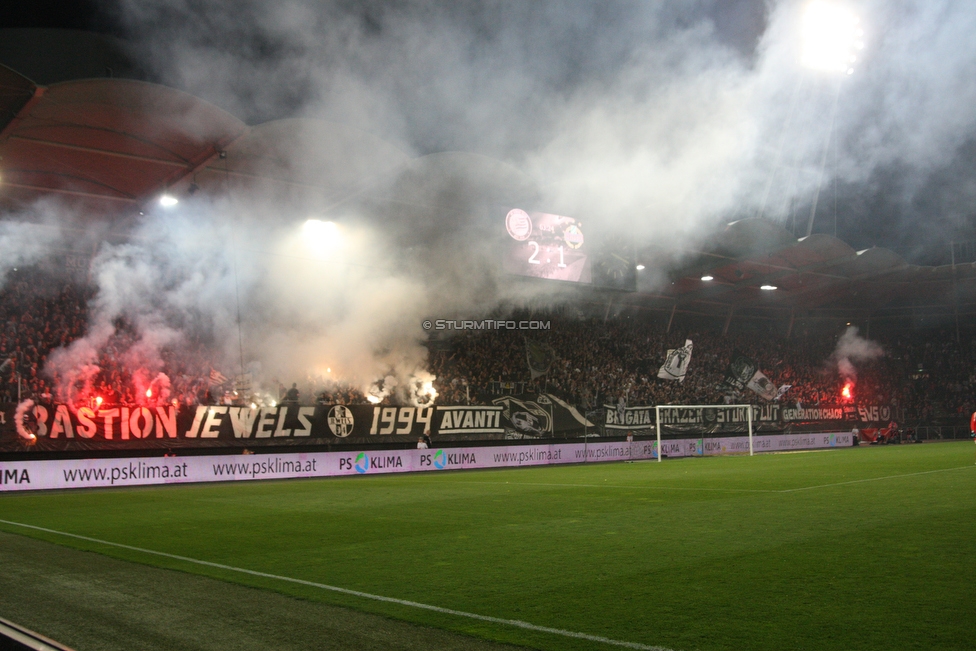 Sturm Graz - Rapid Wien
OEFB Cup, Halbfinale, SK Sturm Graz - SK Rapid Wien, Stadion Liebenau Graz, 18.04.2018. 

Foto zeigt Fans von Sturm
Schlüsselwörter: pyrotechnik