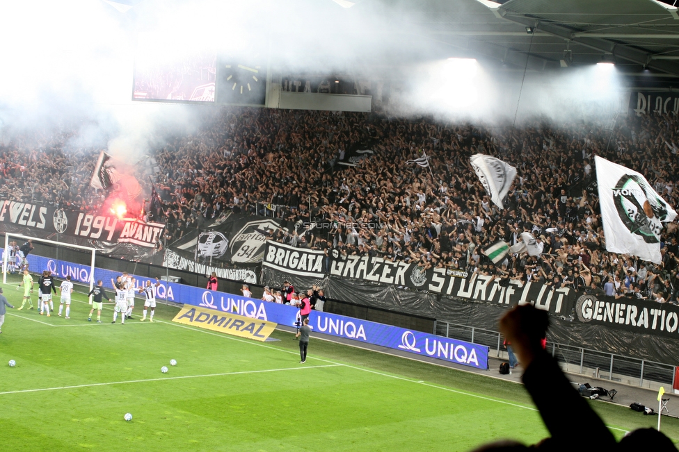 Sturm Graz - Rapid Wien
OEFB Cup, Halbfinale, SK Sturm Graz - SK Rapid Wien, Stadion Liebenau Graz, 18.04.2018. 

Foto zeigt Fans von Sturm und die Mannschaft von Sturm
Schlüsselwörter: pyrotechnik