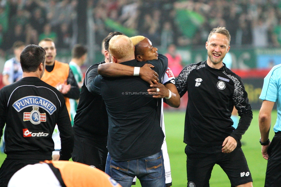 Sturm Graz - Rapid Wien
OEFB Cup, Halbfinale, SK Sturm Graz - SK Rapid Wien, Stadion Liebenau Graz, 18.04.2018. 

Foto zeigt Heiko Vogel (Cheftrainer Sturm) und Emeka Friday Eze (Sturm)
Schlüsselwörter: jubel