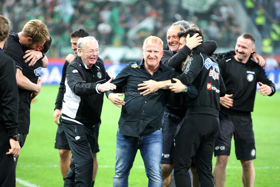 Sturm Graz - Rapid Wien
OEFB Cup, Halbfinale, SK Sturm Graz - SK Rapid Wien, Stadion Liebenau Graz, 18.04.2018. 

Foto zeigt Heiko Vogel (Cheftrainer Sturm) und den Betreuerstab von Sturm
Schlüsselwörter: jubel