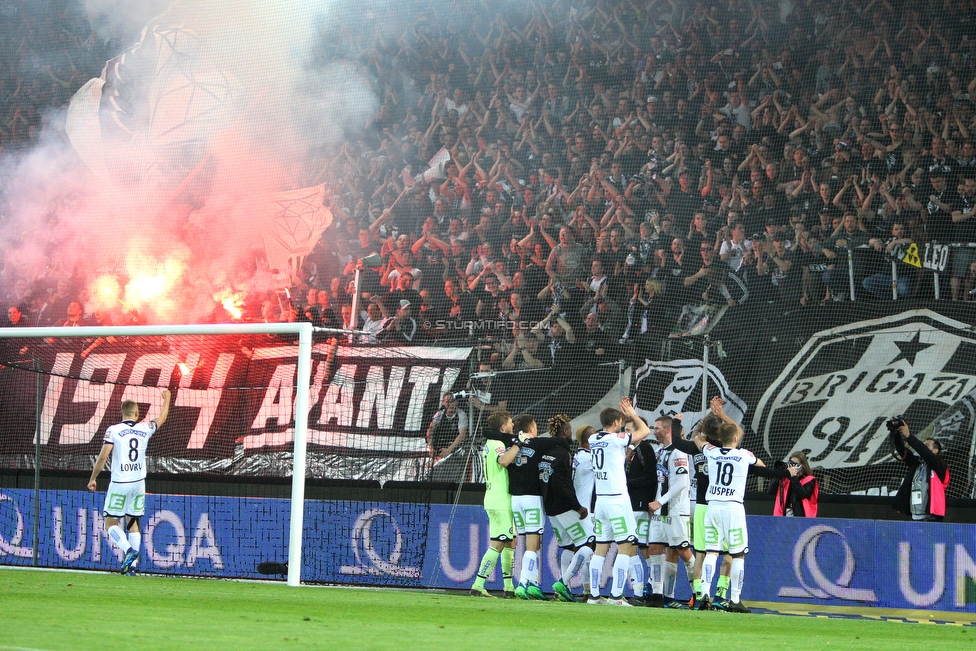 Sturm Graz - Rapid Wien
OEFB Cup, Halbfinale, SK Sturm Graz - SK Rapid Wien, Stadion Liebenau Graz, 18.04.2018. 

Foto zeigt die Mannschaft von Sturm und Fans von Sturm
Schlüsselwörter: jubel pyrotechnik