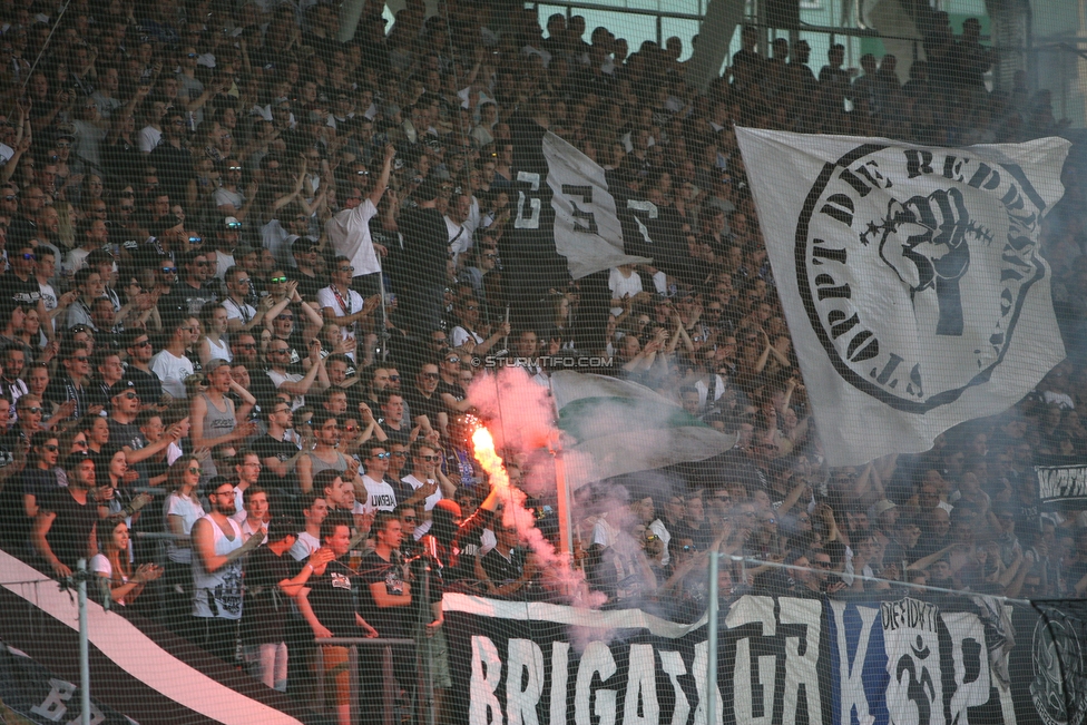 Sturm Graz - Rapid Wien
Oesterreichische Fussball Bundesliga, 32. Runde, SK Sturm Graz - SK Rapid Wien, Stadion Liebenau Graz, 29.04.2018. 

Foto zeigt Fans von Sturm
Schlüsselwörter: pyrotechnik