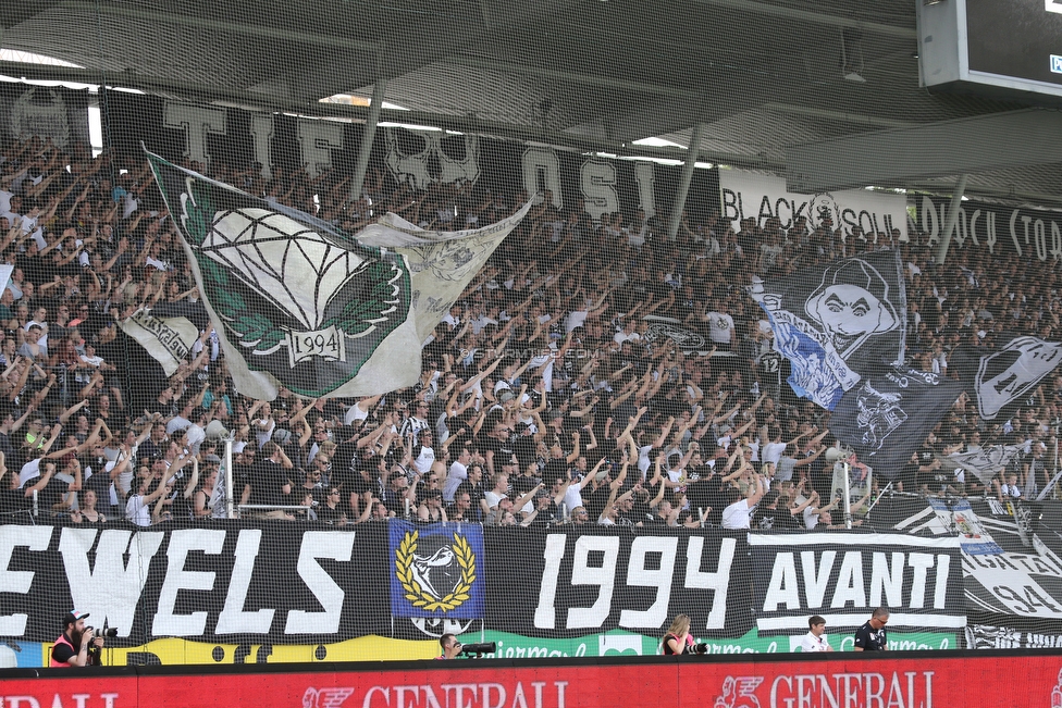 Sturm Graz - Rapid Wien
Oesterreichische Fussball Bundesliga, 32. Runde, SK Sturm Graz - SK Rapid Wien, Stadion Liebenau Graz, 29.04.2018. 

Foto zeigt Fans von Sturm
