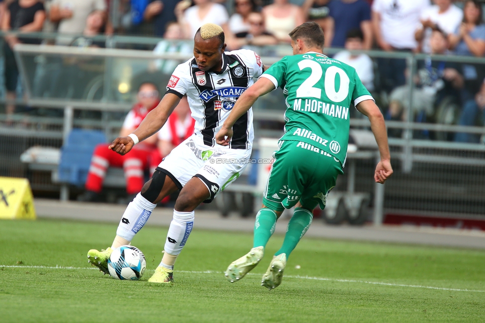 Sturm Graz - Rapid Wien
Oesterreichische Fussball Bundesliga, 32. Runde, SK Sturm Graz - SK Rapid Wien, Stadion Liebenau Graz, 29.04.2018. 

Foto zeigt Emeka Friday Eze (Sturm) und Maximilian Hofmann (Rapid)
