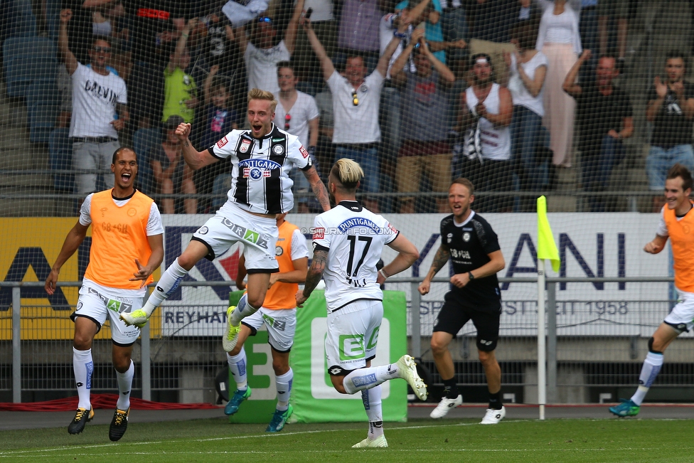 Sturm Graz - Rapid Wien
Oesterreichische Fussball Bundesliga, 32. Runde, SK Sturm Graz - SK Rapid Wien, Stadion Liebenau Graz, 29.04.2018. 

Foto zeigt FJames Jeggo (Sturm) und Peter Zulj (Sturm)
Schlüsselwörter: torjubel