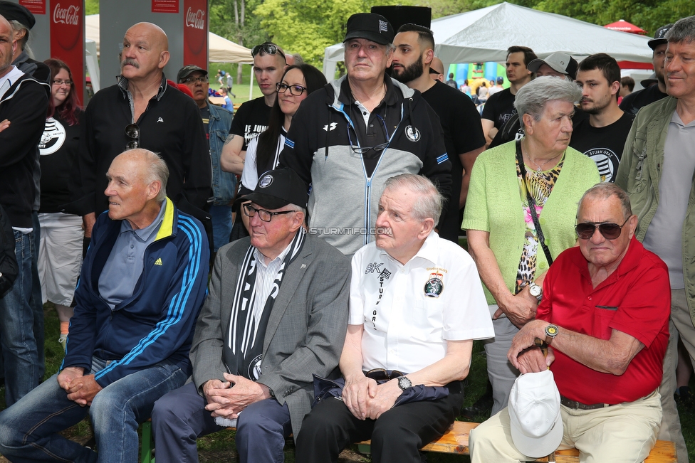 Sturm Gedenktafel
SK Sturm Graz Enthuellung Gedenktafel, Augarten Graz, 01.05.2018.

Foto zeigt Fans von Sturm
