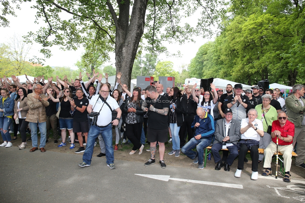 Sturm Gedenktafel
SK Sturm Graz Enthuellung Gedenktafel, Augarten Graz, 01.05.2018.

Foto zeigt Fans von Sturm
