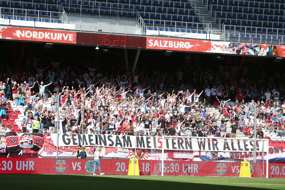 Salzburg - Sturm Graz
Oesterreichische Fussball Bundesliga, 33. Runde, FC RB Salzburg - SK Sturm Graz, Stadion Wals-Siezenheim, 06.05.2018. 

Foto zeigt Fans von RB Salzburg mit einem Spruchband
