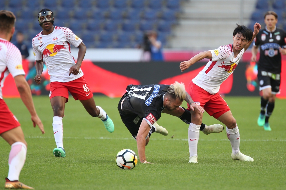 Salzburg - Sturm Graz
Oesterreichische Fussball Bundesliga, 33. Runde, FC RB Salzburg - SK Sturm Graz, Stadion Wals-Siezenheim, 06.05.2018. 

Foto zeigt Enock Mwepu (Salzburg), Peter Zulj (Sturm) und Takumi Minamino (Salzburg)
