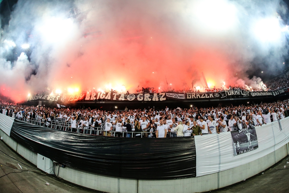 Sturm Graz - Salzburg
OEFB Cup, Finale, SK Sturm Graz - FC RB Salzburg, Woerthersee Stadion Klagenfurt, 09.05.2018. 

Foto zeigt Fans von Sturm
Schlüsselwörter: pyrotechnik