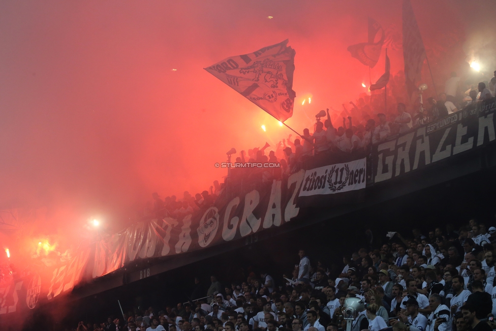 Sturm Graz - Salzburg
OEFB Cup, Finale, SK Sturm Graz - FC RB Salzburg, Woerthersee Stadion Klagenfurt, 09.05.2018. 

Foto zeigt Fans von Sturm
Schlüsselwörter: pyrotechnik