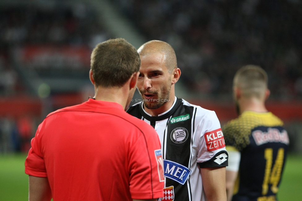 Sturm Graz - Salzburg
OEFB Cup, Finale, SK Sturm Graz - FC RB Salzburg, Woerthersee Stadion Klagenfurt, 09.05.2018. 

Foto zeigt Schiedsrichter Harald Lechner und Fabian Koch (Sturm)
