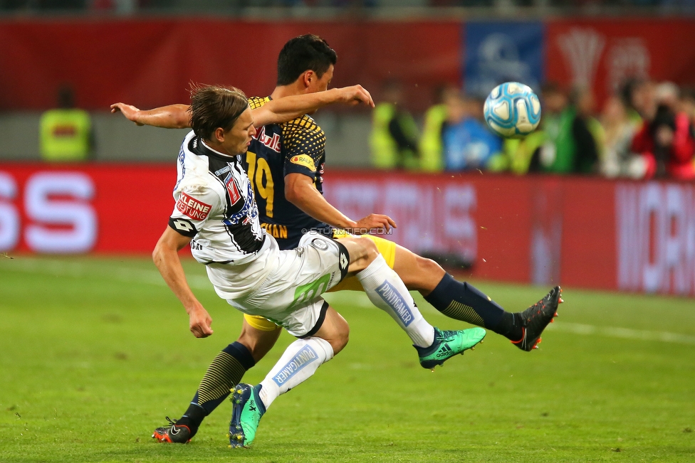 Sturm Graz - Salzburg
OEFB Cup, Finale, SK Sturm Graz - FC RB Salzburg, Woerthersee Stadion Klagenfurt, 09.05.2018. 

Foto zeigt Stefan Hierlaender (Sturm) und Hee Chan Hwang (Salzburg)
