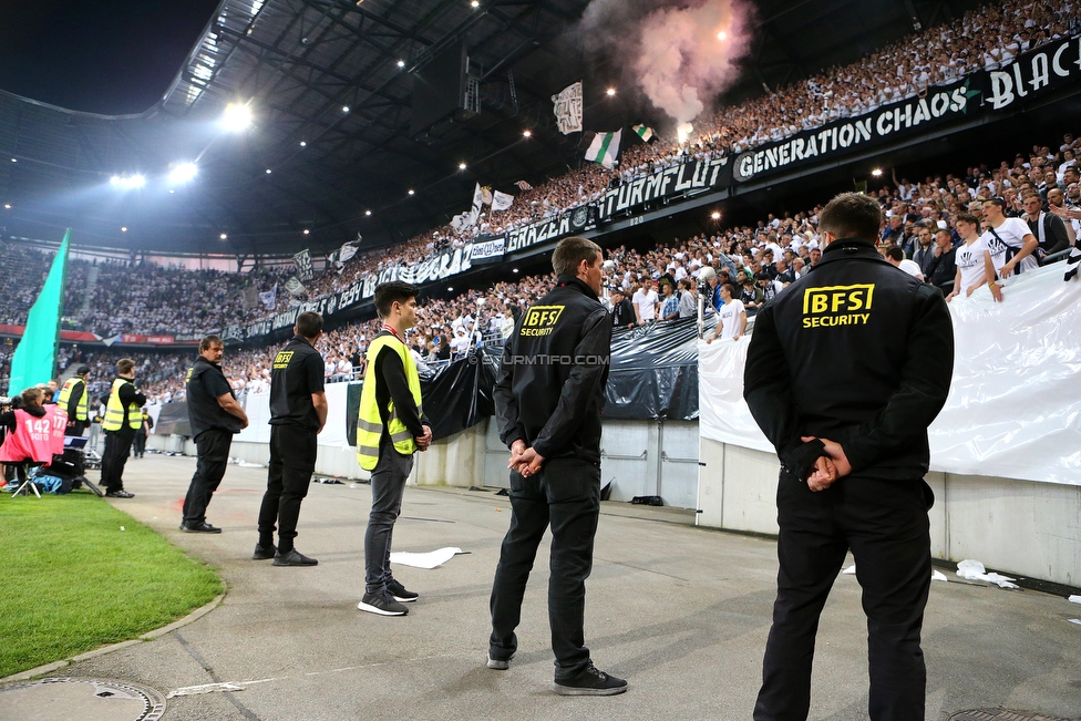 Sturm Graz - Salzburg
OEFB Cup, Finale, SK Sturm Graz - FC RB Salzburg, Woerthersee Stadion Klagenfurt, 09.05.2018. 

Foto zeigt Security und Fans von Sturm
Schlüsselwörter: pyrotechnik