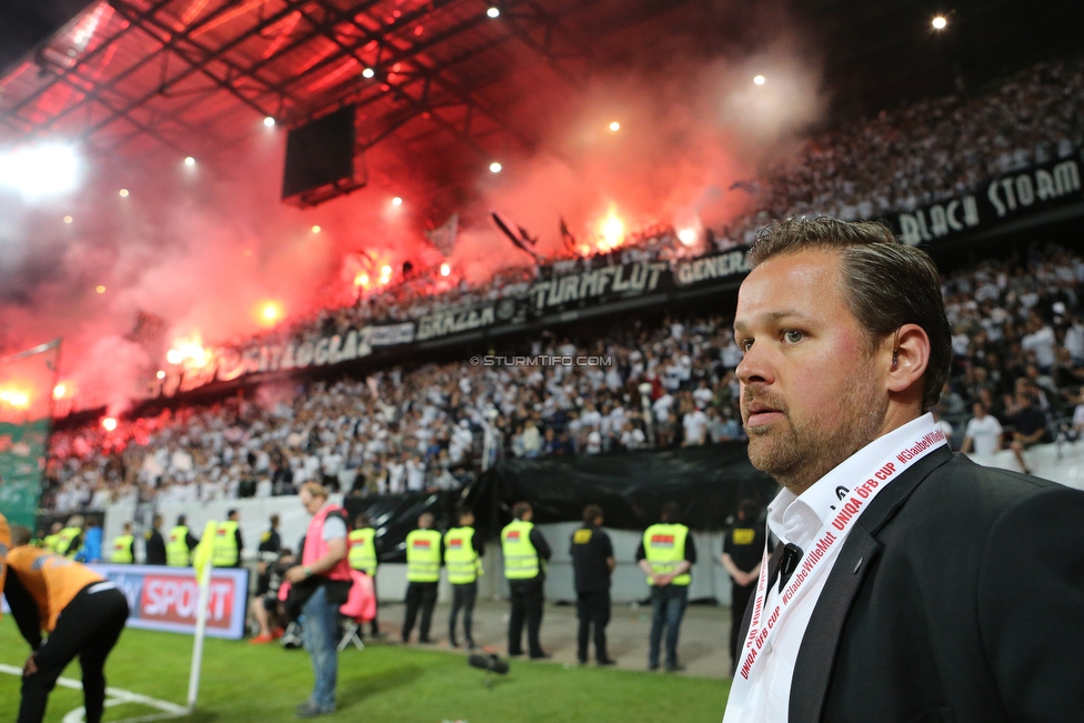 Sturm Graz - Salzburg
OEFB Cup, Finale, SK Sturm Graz - FC RB Salzburg, Woerthersee Stadion Klagenfurt, 09.05.2018. 

Foto zeigt Bruno Huetter (Sicherheitschef Sturm) und Fans von Sturm
