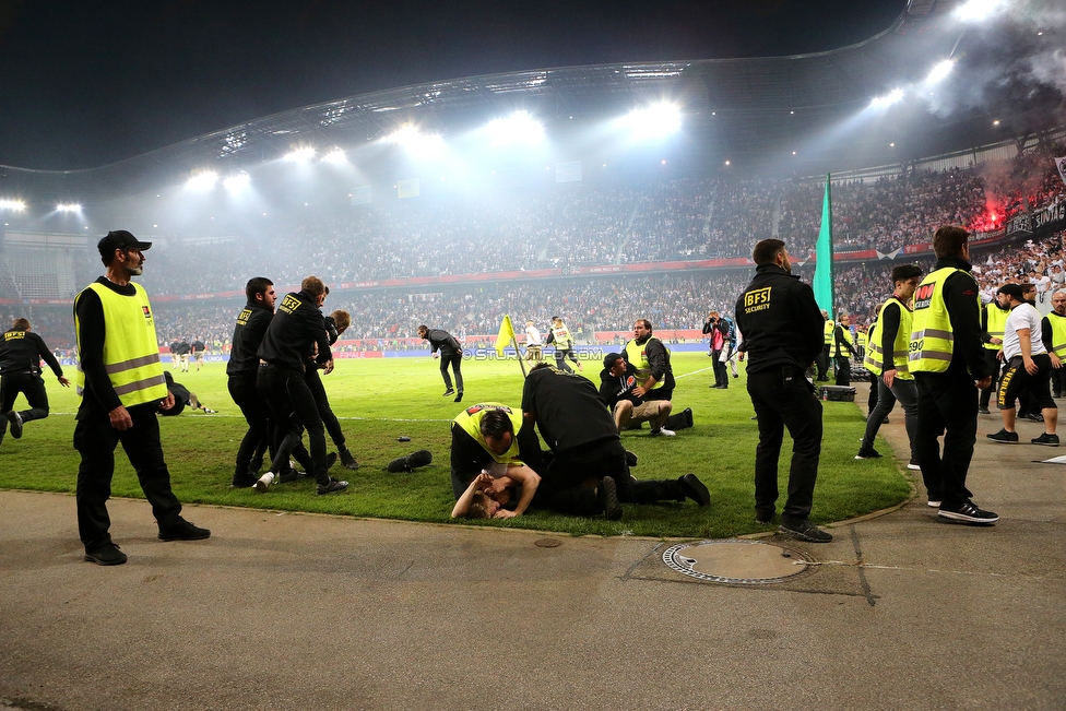 Sturm Graz - Salzburg
OEFB Cup, Finale, SK Sturm Graz - FC RB Salzburg, Woerthersee Stadion Klagenfurt, 09.05.2018. 

Foto zeigt Security und Fans von Sturm
