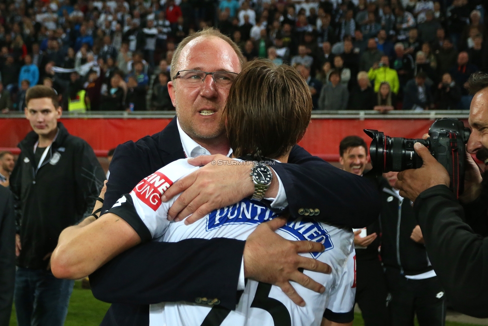 Sturm Graz - Salzburg
OEFB Cup, Finale, SK Sturm Graz - FC RB Salzburg, Woerthersee Stadion Klagenfurt, 09.05.2018. 

Foto zeigt Guenter Kreissl (sportl. Geschaeftsfuehrer Sturm) und Stefan Hierlaender (Sturm)
Schlüsselwörter: jubel