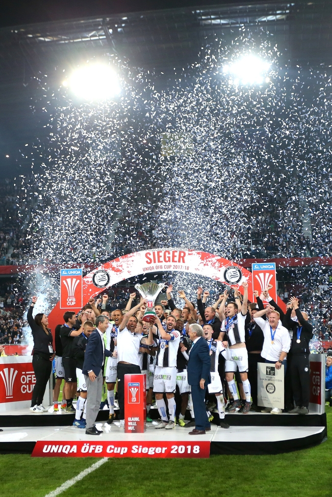 Sturm Graz - Salzburg
OEFB Cup, Finale, SK Sturm Graz - FC RB Salzburg, Woerthersee Stadion Klagenfurt, 09.05.2018. 

Foto zeigt die Mannschaft von Sturm mit dem Cuppokal
